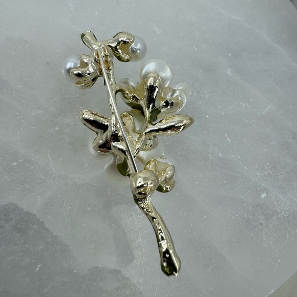 3/$20 Pearlescent 3D Cherry Blossom Pin Brooch - Picture 8 of 10